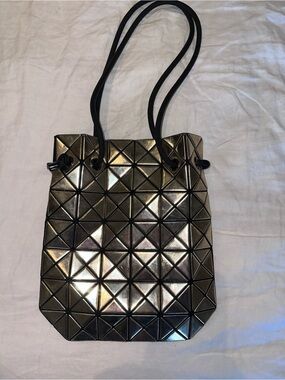 Issey Miyake BAO BAO Geometric small bucket Bag in gold
